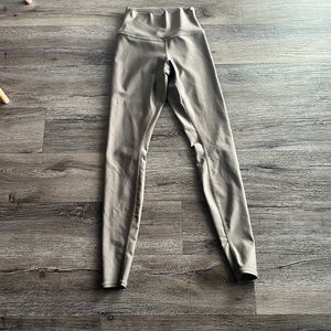 Alo yoga airlift leggings in olive